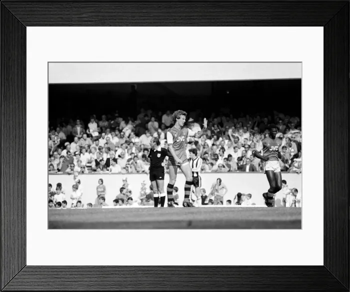 Framed Print : English League Division One match at Highbury. Arsenal 2 v Notts County 0 Framed Print : English League Division One match at Highbury. Arsenal 2 v Notts County 0