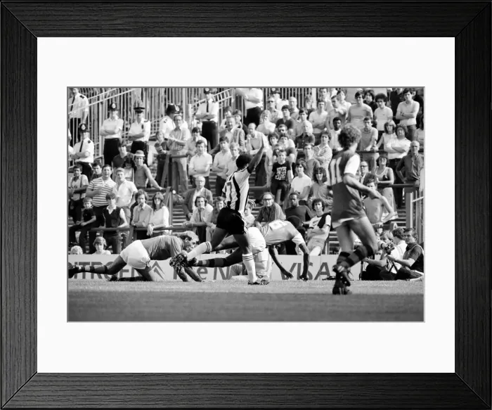 Framed Print : English League Division One match at Highbury. Arsenal 2 v Notts County 0