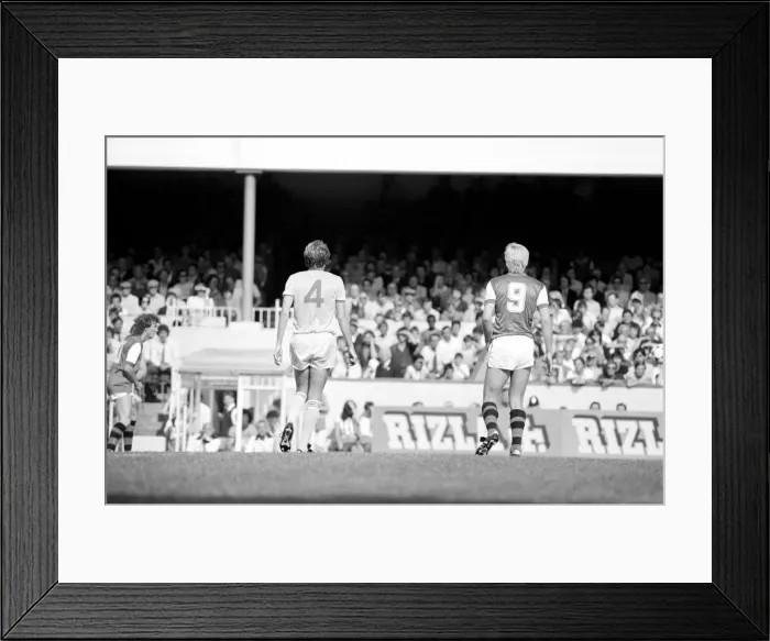 Framed Print : English League Division One match at Highbury. Arsenal 0 v Liverpool 2 Framed Print : English League Division One match at Highbury. Arsenal 0 v Liverpool 2
