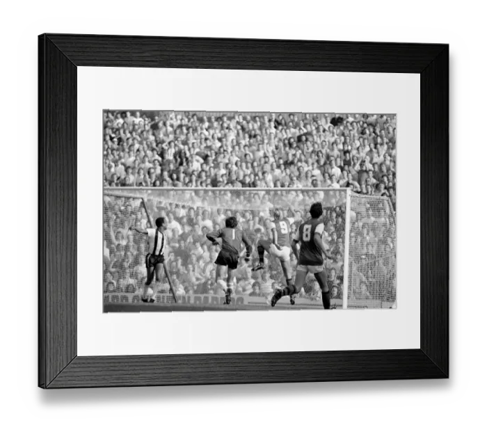 Framed Print : English League Division One match at Highbury. Arsenal 2 v Notts County 0