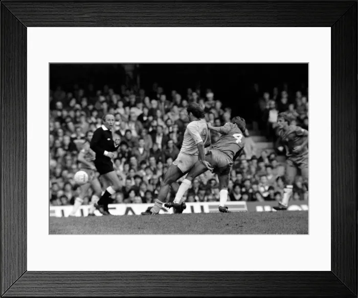 Framed Print : English League Division Two match at Stamford Bridge. Chelsea 0 v Leeds United 0 Framed Print : English League Division Two match at Stamford Bridge. Chelsea 0 v Leeds United 0