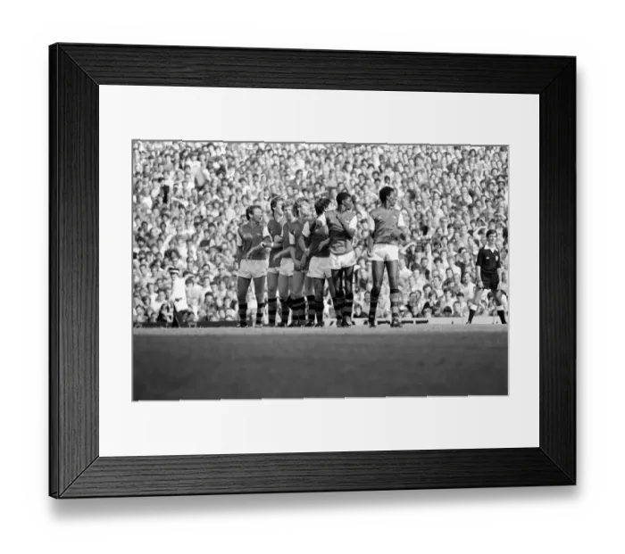 Framed Print : English League Division One match at Highbury. Arsenal 0 v Liverpool 2 Framed Print : English League Division One match at Highbury. Arsenal 0 v Liverpool 2