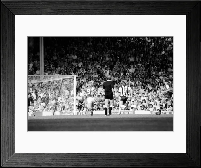 Framed Print : English League Division One match at Highbury. Arsenal 2 v Notts County 0 Framed Print : English League Division One match at Highbury. Arsenal 2 v Notts County 0