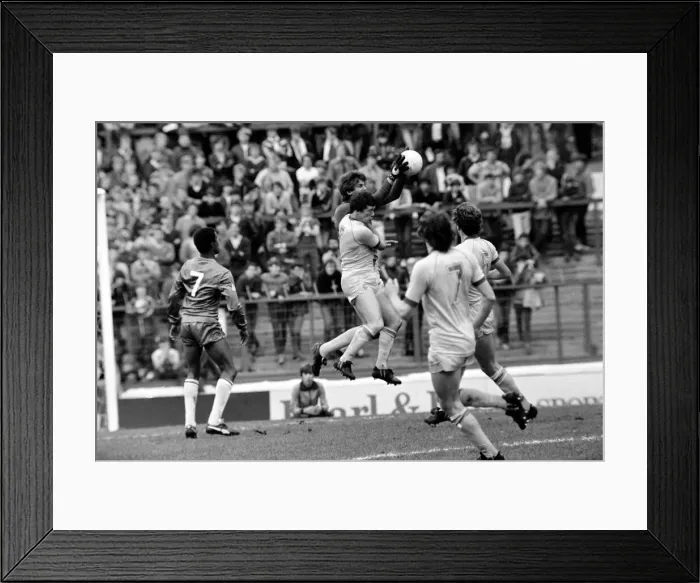 Framed Print : English League Division Two match at Stamford Bridge. Chelsea 0 v Leeds United 0