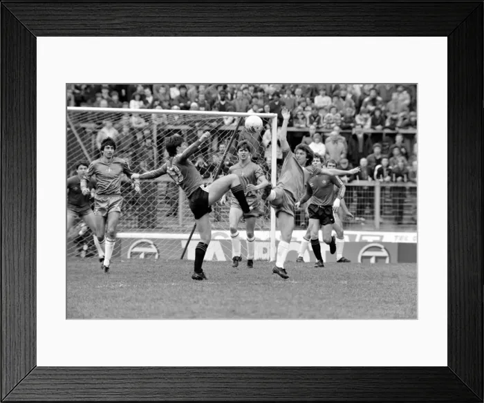 Framed Print : Division 2 football. Chelsea 2 v. QPR 1. April 1982 LF09-05-017