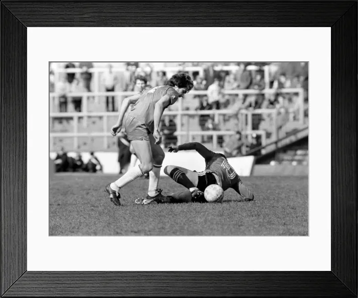 Framed Print : Division 2 football. Chelsea 2 v. QPR 1. April 1982 LF09-05-027