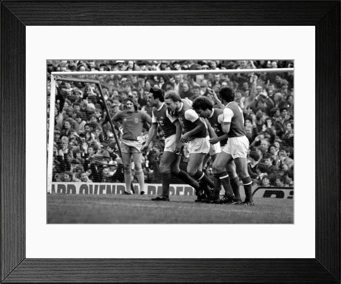 Framed Print : English League Division One match at Highbury. Arsenal 2 v West Ham United 0 Framed Print : English League Division One match at Highbury. Arsenal 2 v West Ham United 0