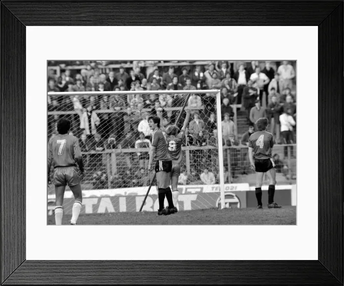 Framed Print : Division 2 football. Chelsea 2 v. QPR 1. April 1982 LF09-05-038 Framed Print : Division 2 football. Chelsea 2 v. QPR 1. April 1982 LF09-05-038