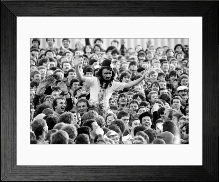 Framed Print : English FA Cup Fourth Round match at Highbury. Arsenal 1 v Leeds United 1 Framed Print : English FA Cup Fourth Round match at Highbury. Arsenal 1 v Leeds United 1