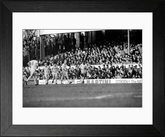 Framed Print : English FA Cup Fourth Round match at Highbury. Arsenal 1 v Leeds United 1 Framed Print : English FA Cup Fourth Round match at Highbury. Arsenal 1 v Leeds United 1