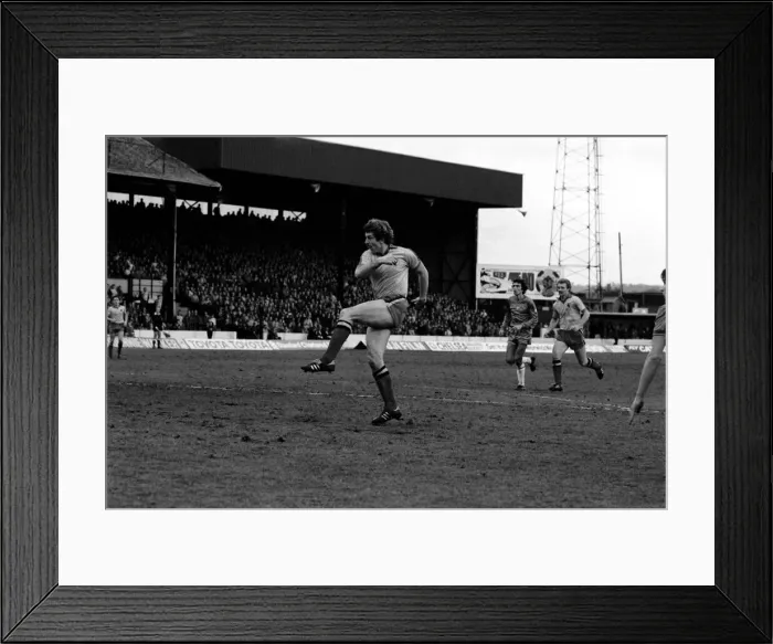 Framed Print : Division 2 football. Watford 1 v. Chelsea 0. February 1982 LF08-38-074 Framed Print : Division 2 football. Watford 1 v. Chelsea 0. February 1982 LF08-38-074