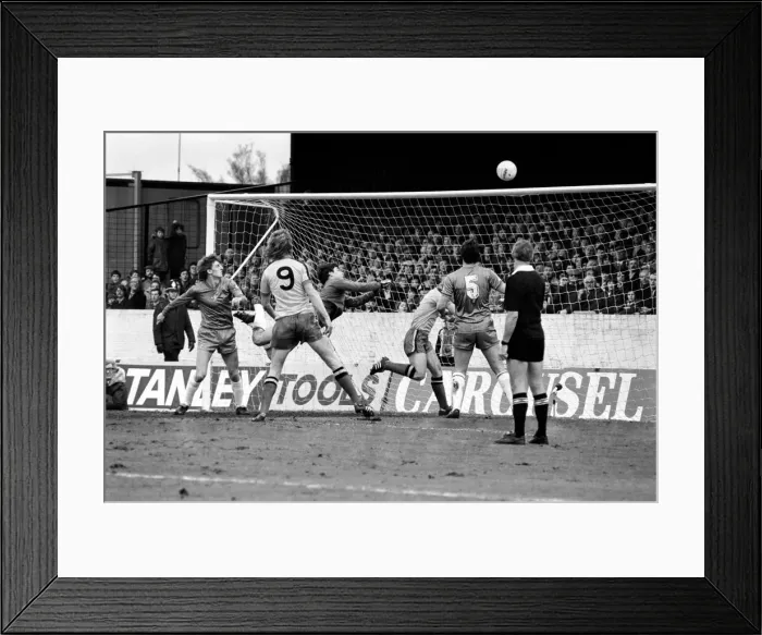 Framed Print : Division 2 football. Watford 1 v. Chelsea 0. February 1982 LF08-38-067