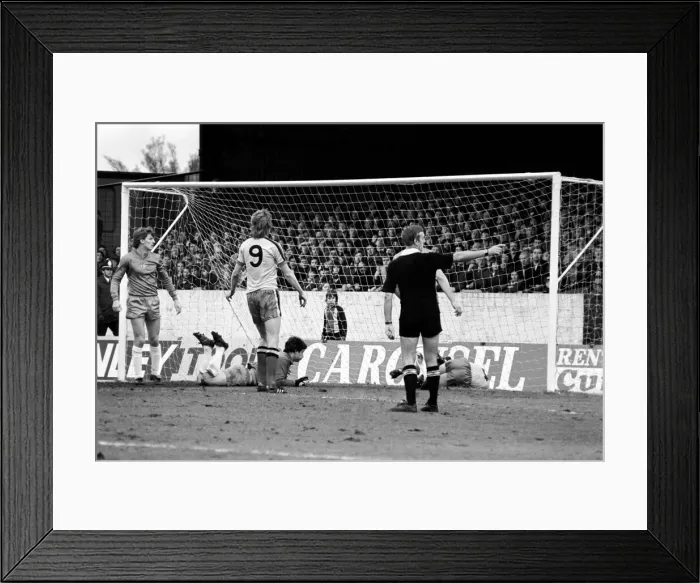 Framed Print : Division 2 football. Watford 1 v. Chelsea 0. February 1982 LF08-38-068 Framed Print : Division 2 football. Watford 1 v. Chelsea 0. February 1982 LF08-38-068