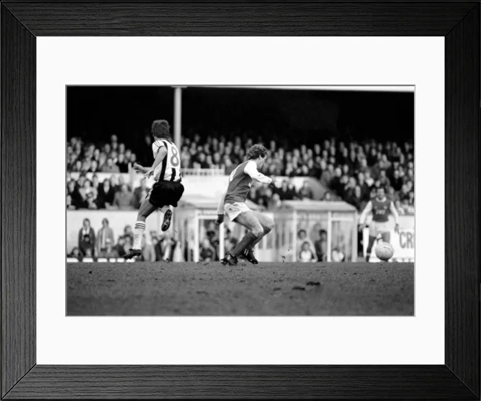 Framed Print : Division 1 football. Arsenal 1 v. Notts County. February 1982 LF08-28-043 Framed Print : Division 1 football. Arsenal 1 v. Notts County. February 1982 LF08-28-043