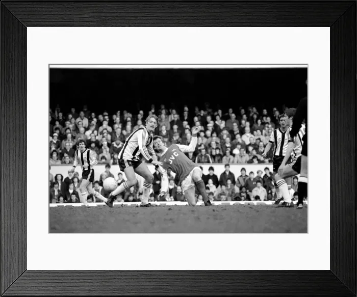 Framed Print : Division 1 football. Arsenal 1 v. Notts County. February 1982 LF08-28-041 Framed Print : Division 1 football. Arsenal 1 v. Notts County. February 1982 LF08-28-041
