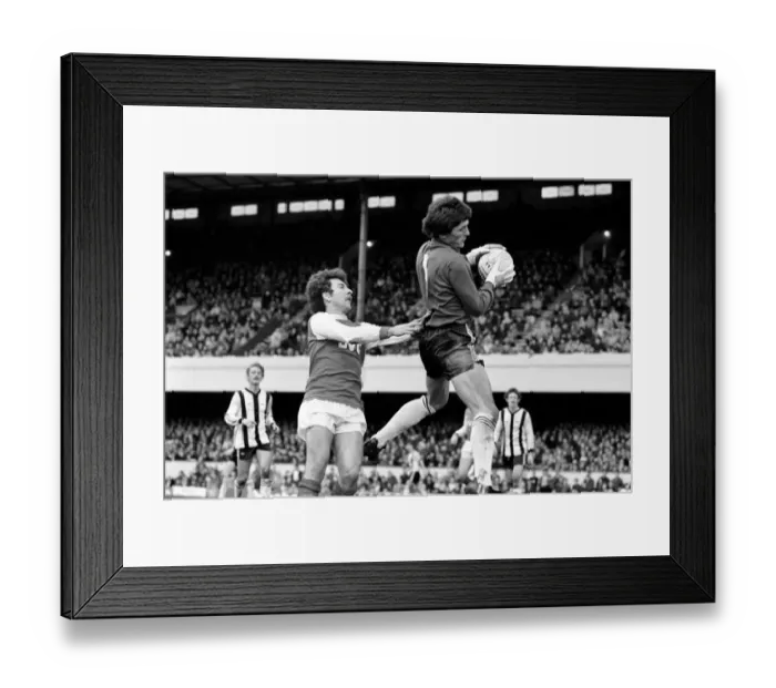 Framed Print : Division 1 football. Arsenal 1 v. Notts County. February 1982 LF08-28-004 Framed Print : Division 1 football. Arsenal 1 v. Notts County. February 1982 LF08-28-004