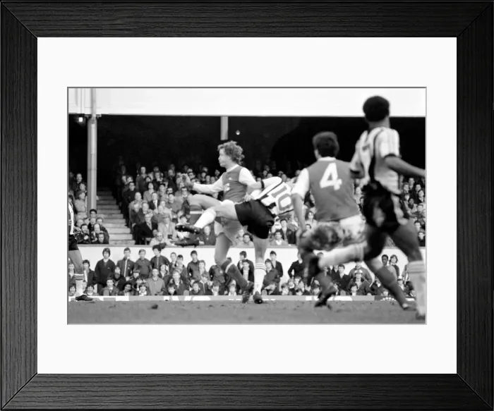 Framed Print : Division 1 football. Arsenal 1 v. Notts County. February 1982 LF08-28-042 Framed Print : Division 1 football. Arsenal 1 v. Notts County. February 1982 LF08-28-042