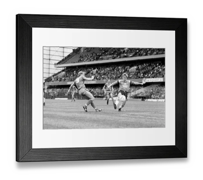 Framed Print : Division 1 football. Chelsea 2 v. Southampton 0 September 1985 LF15-16-011