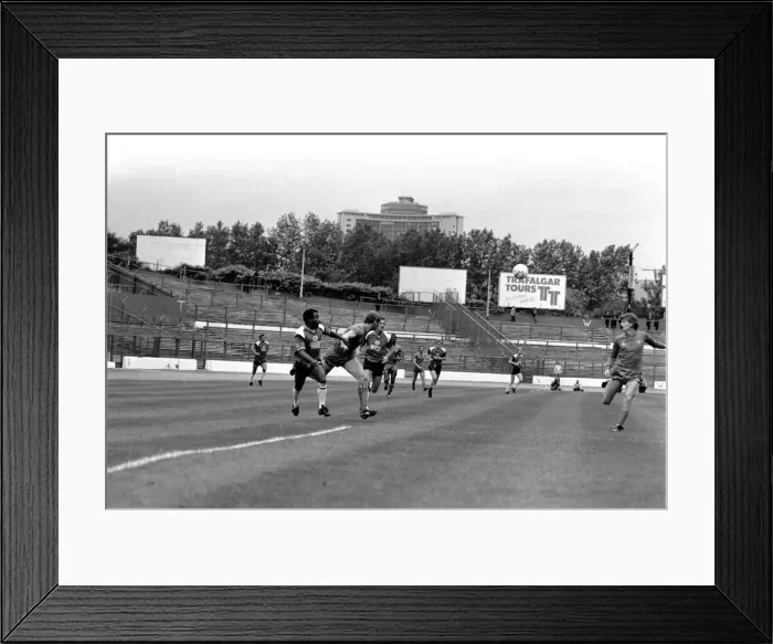 Framed Print : Division 1 football. Chelsea 2 v. Southampton 0 September 1985 LF15-16-073 Framed Print : Division 1 football. Chelsea 2 v. Southampton 0 September 1985 LF15-16-073