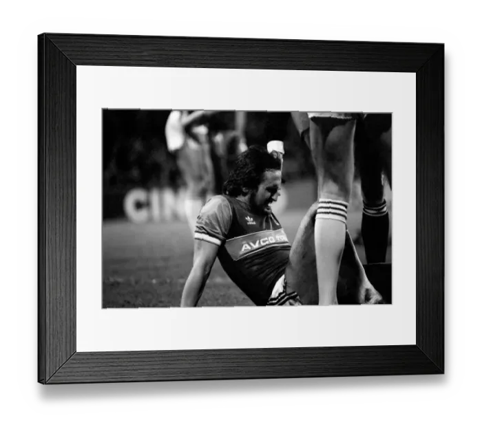 Framed Print : Division 1 football. West Ham United 3 v. Arsenal 1. Frank Lampard injured