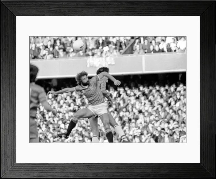 Framed Print : Division 2 football. Chelsea 3 v. Charlton 2. October 1983 LF14-12-033 Framed Print : Division 2 football. Chelsea 3 v. Charlton 2. October 1983 LF14-12-033