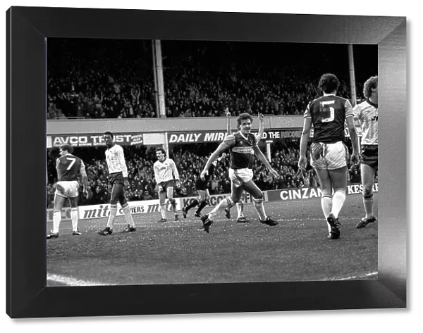 Division 1 football. West Ham United 3 v. Arsenal 1. December 1983 LF14-33-018