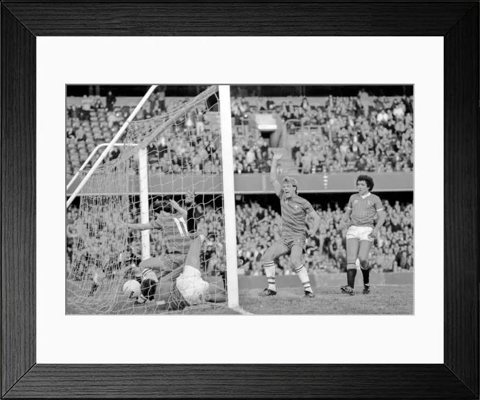 Framed Print : Division 2 football. Chelsea 3 v. Charlton 2. October 1983 LF14-12-048 Framed Print : Division 2 football. Chelsea 3 v. Charlton 2. October 1983 LF14-12-048