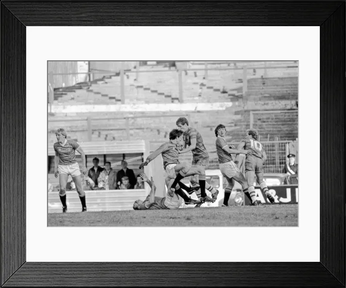 Framed Print : Division 2 football. Chelsea 3 v. Charlton 2. October 1983 LF14-12-071 Framed Print : Division 2 football. Chelsea 3 v. Charlton 2. October 1983 LF14-12-071