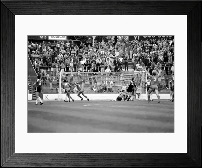 Framed Print : Division 1 football. Chelsea 2 v. Southampton 0 September 1985 LF15-16-077 Framed Print : Division 1 football. Chelsea 2 v. Southampton 0 September 1985 LF15-16-077