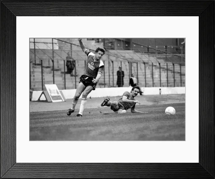 Framed Print : Division 1 football. Chelsea 2 v. Southampton 0 September 1985 LF15-16-043 Framed Print : Division 1 football. Chelsea 2 v. Southampton 0 September 1985 LF15-16-043