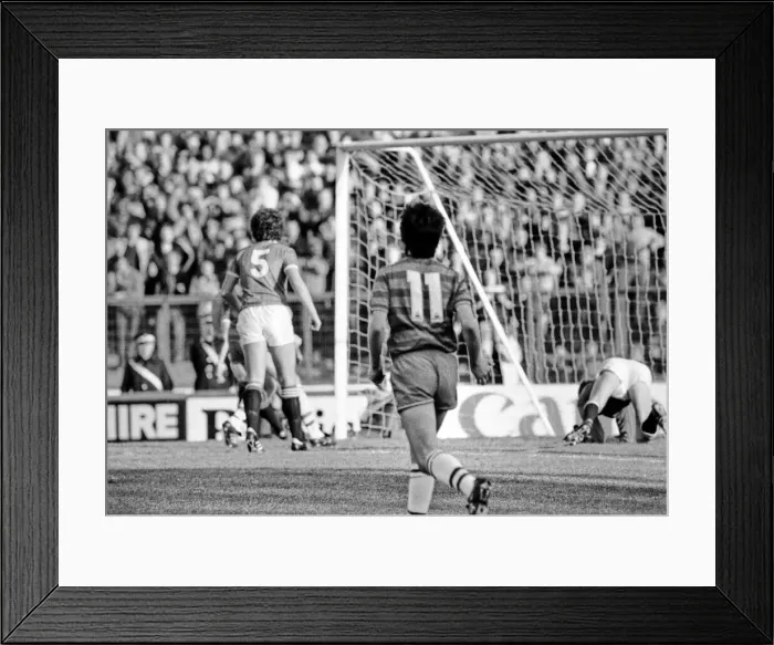 Framed Print : Division 2 football. Chelsea 3 v. Charlton 2. October 1983 LF14-12-043 Framed Print : Division 2 football. Chelsea 3 v. Charlton 2. October 1983 LF14-12-043