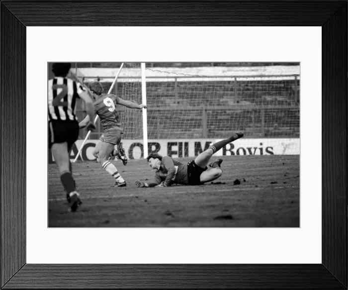 Framed Print : Division 2 football. Chelsea 2 v. Grimsby 3 December 1983 LF14-27-054 Framed Print : Division 2 football. Chelsea 2 v. Grimsby 3 December 1983 LF14-27-054