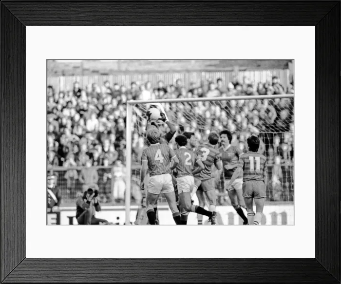 Framed Print : Division 2 football. Chelsea 3 v. Charlton 2. October 1983 LF14-12-075 Framed Print : Division 2 football. Chelsea 3 v. Charlton 2. October 1983 LF14-12-075