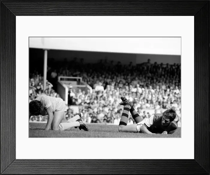 Framed Print : English League Division One match at Highbury. Arsenal 0 v Liverpool 2 Framed Print : English League Division One match at Highbury. Arsenal 0 v Liverpool 2