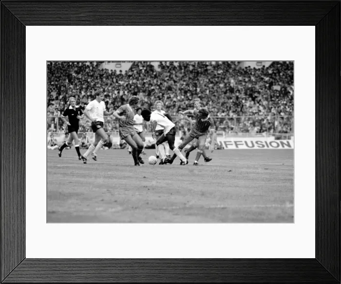 Framed Print : Charity Shield match at Wembley Stadium. Liverpool 1 v Tottenham Hotspur 0 Framed Print : Charity Shield match at Wembley Stadium. Liverpool 1 v Tottenham Hotspur 0