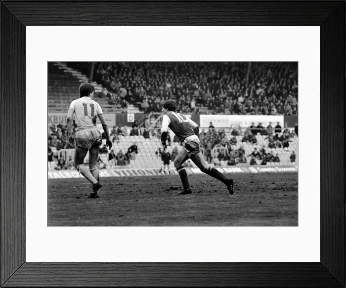 Framed Print : Division 1 football. Coventry 1 v. Arsenal 0. March 1982 LF08-06