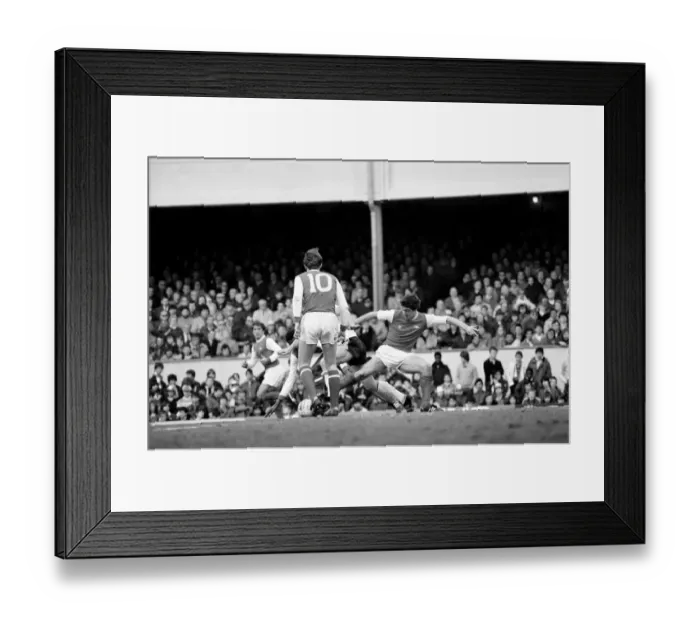 Framed Print : Division 1 football. Arsenal 1 v. Ipswich 0. March 1982 LF08-12-057 Framed Print : Division 1 football. Arsenal 1 v. Ipswich 0. March 1982 LF08-12-057