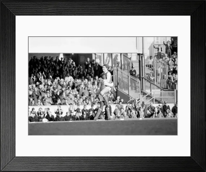 Framed Print : Division 1 football. Arsenal 1 v. Ipswich 0. March 1982 LF08-12-019 Framed Print : Division 1 football. Arsenal 1 v. Ipswich 0. March 1982 LF08-12-019