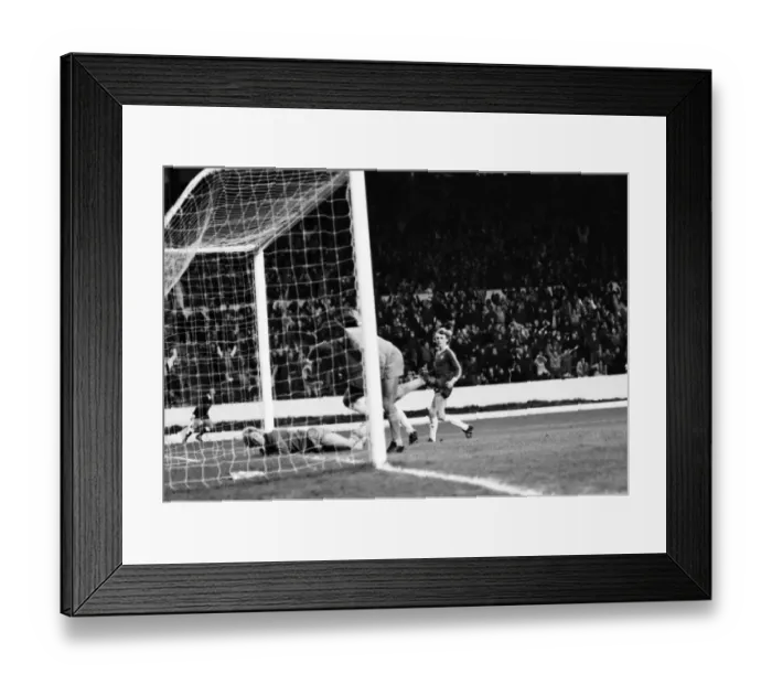 Framed Print : Division 2 football. Chelsea 1 v. Oldham o. November 1980 LF05-11-158 Framed Print : Division 2 football. Chelsea 1 v. Oldham o. November 1980 LF05-11-158