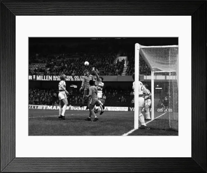 Framed Print : Division 2 football. Chelsea 1 v. Oldham o. November 1980 LF05-11-105 Framed Print : Division 2 football. Chelsea 1 v. Oldham o. November 1980 LF05-11-105