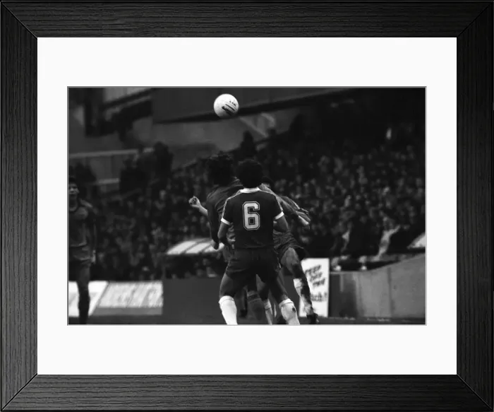 Framed Print : Division 2 football. Chelsea 1 v. Oldham o. November 1980 LF05-11-042