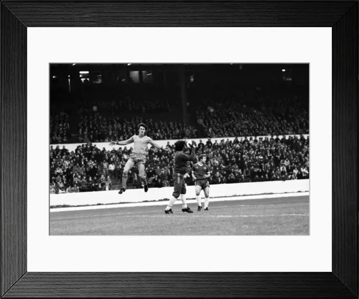 Framed Print : Division 2 football. Chelsea 1 v. Oldham o. November 1980 LF05-11-083