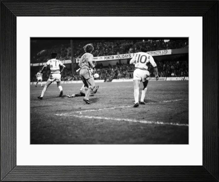 Framed Print : Division 2 football. Chelsea 1 v. Oldham o. November 1980 LF05-11-114 Framed Print : Division 2 football. Chelsea 1 v. Oldham o. November 1980 LF05-11-114