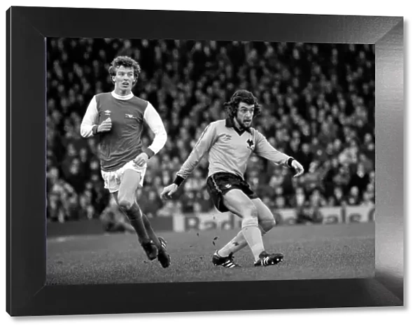 Division 1 football. Arsenal 1 v. Wolves 0. December 1980 LF05-31-033