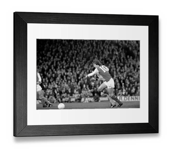 Framed Print : Division 1 football. Arsenal 1 v. Wolves 0. December 1980 LF05-31-044 Framed Print : Division 1 football. Arsenal 1 v. Wolves 0. December 1980 LF05-31-044