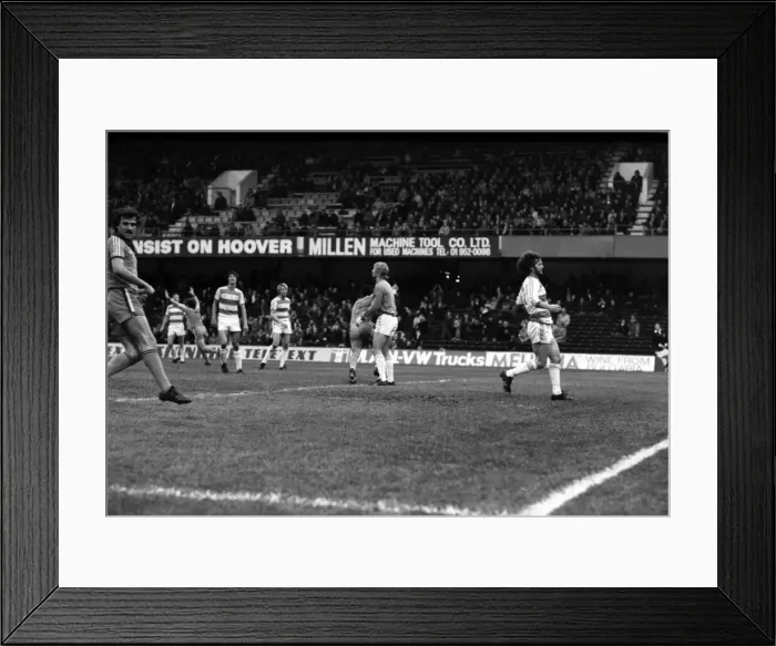 Framed Print : Division 2 football. Chelsea 1 v. Oldham o. November 1980 LF05-11-094