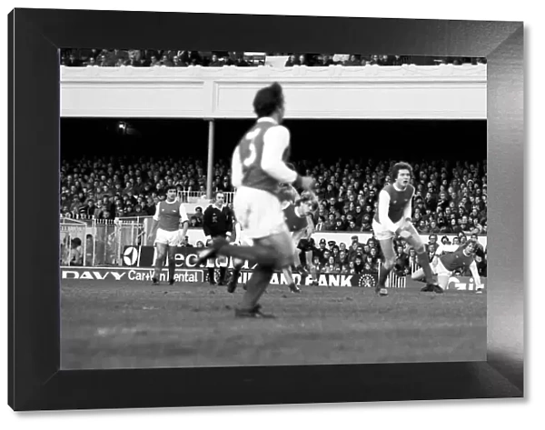 Division 1 football. Arsenal 1 v. Wolves 0. December 1980 LF05-31-016