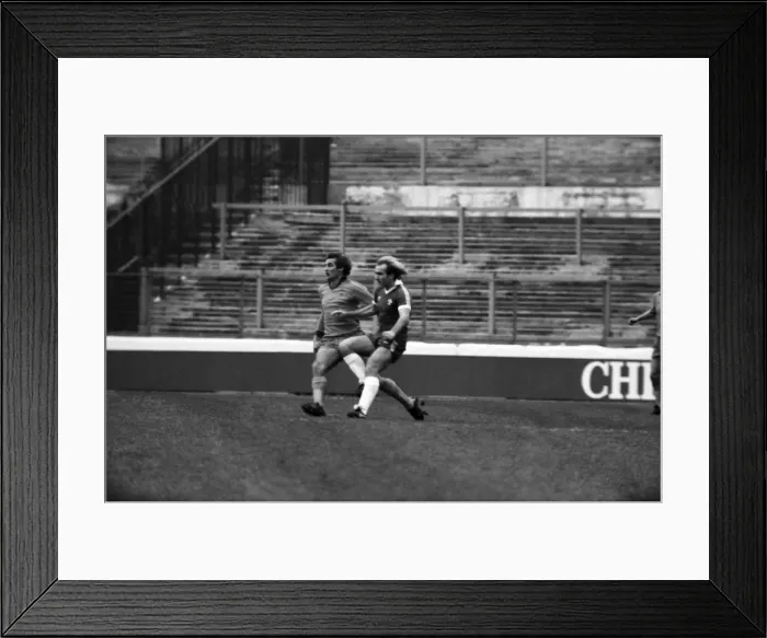 Framed Print : Division 2 football. Chelsea 1 v. Oldham o. November 1980 LF05-11-059