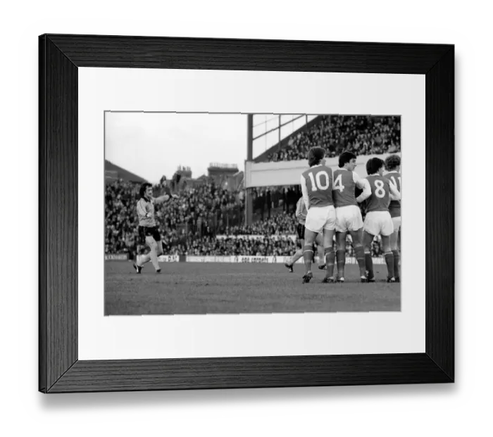 Framed Print : Division 1 football. Arsenal 1 v. Wolves 0. December 1980 LF05-31-013 Framed Print : Division 1 football. Arsenal 1 v. Wolves 0. December 1980 LF05-31-013
