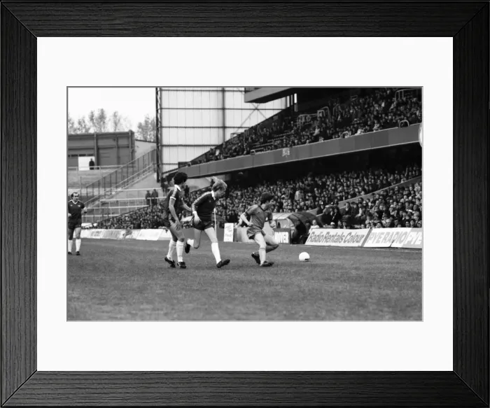 Framed Print : Division 2 football. Chelsea 1 v. Oldham o. November 1980 LF05-11-085 Framed Print : Division 2 football. Chelsea 1 v. Oldham o. November 1980 LF05-11-085
